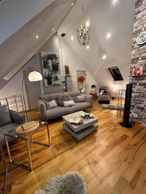Zentrale Maisonette Mit Buero & Parkplatz 그리스하임 외부 사진